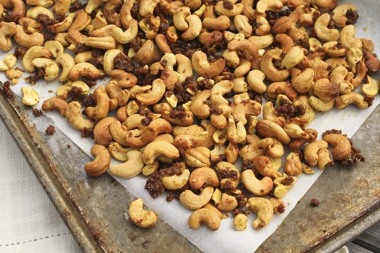 curried maple cashews